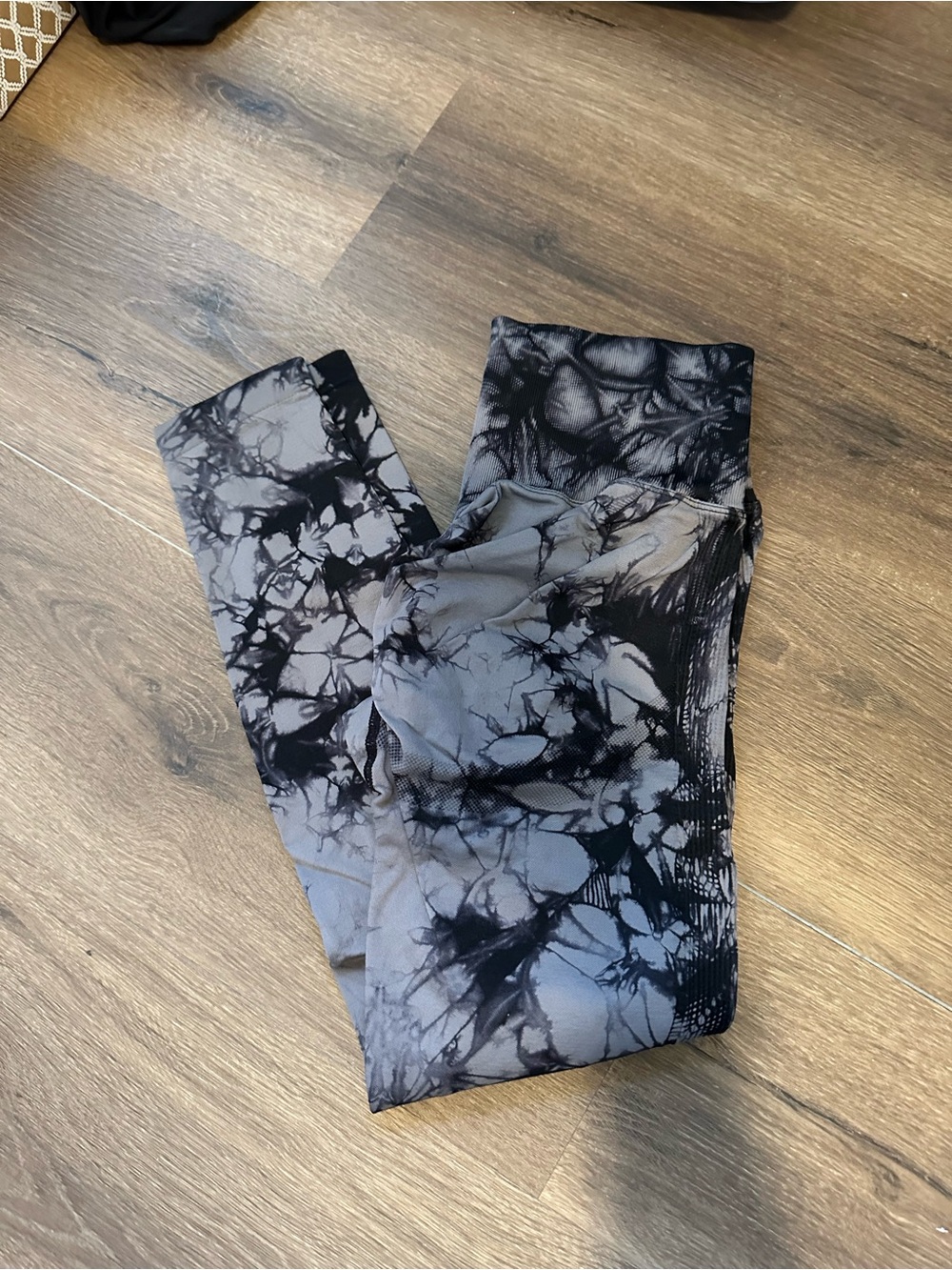 Tie-Dye Gray & Black Active Leggings